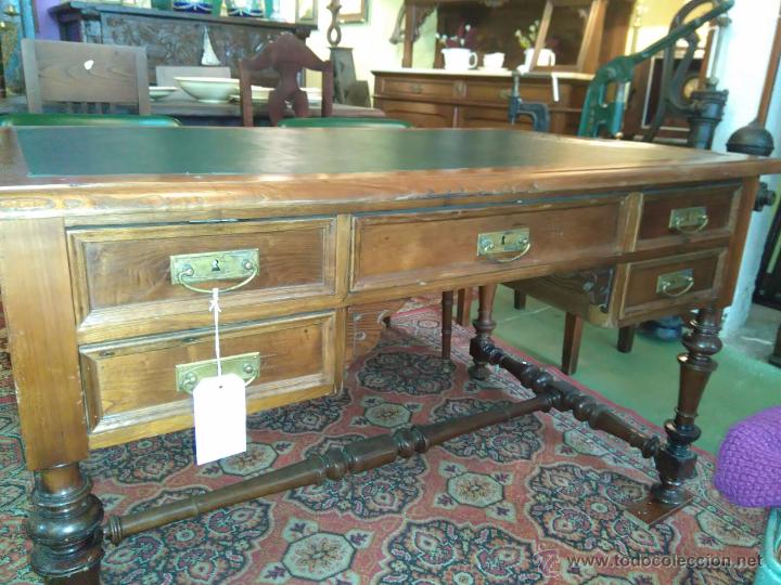 Antig&uuml;edades: Mesa de casta&ntilde;o en tapa de PIEL - Foto 2