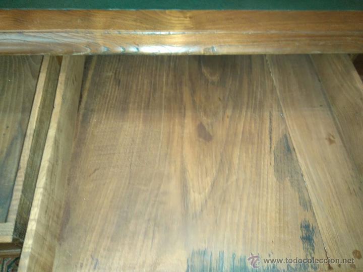 Antig&uuml;edades: Mesa de casta&ntilde;o en tapa de PIEL - Foto 3