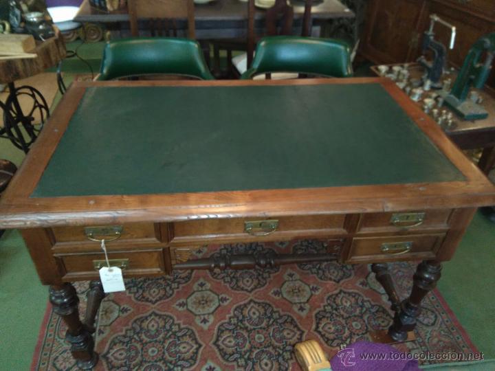 Antig&uuml;edades: Mesa de casta&ntilde;o en tapa de PIEL - Foto 4