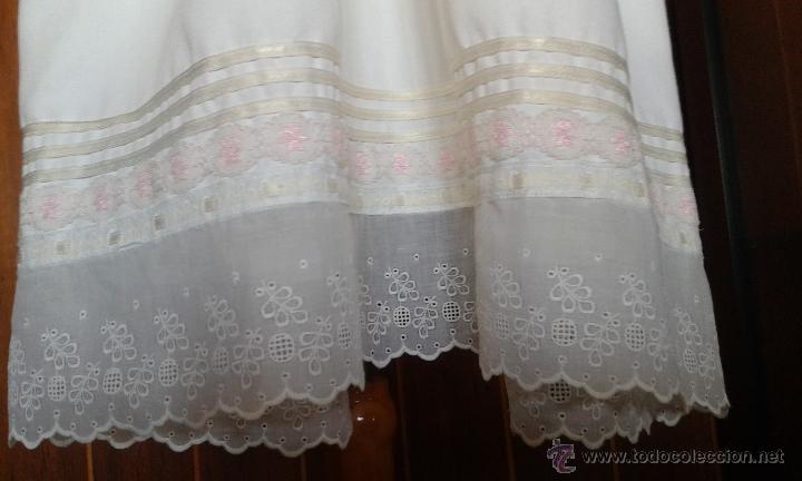 Antig&uuml;edades: VESTIDO DE BEB&Eacute; CON CAPA. - Foto 4