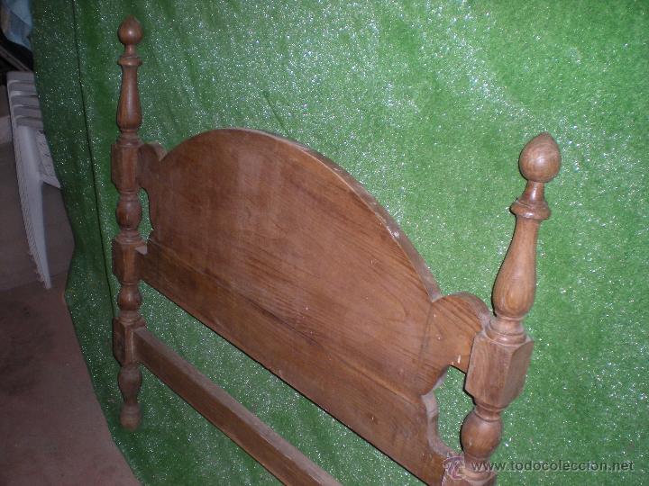 Antig&uuml;edades: Cabecero de cama en nogal para cama de 90 - Foto 2