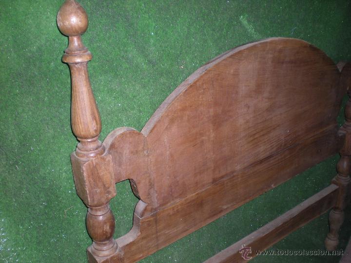 Antig&uuml;edades: Cabecero de cama en nogal para cama de 90 - Foto 3
