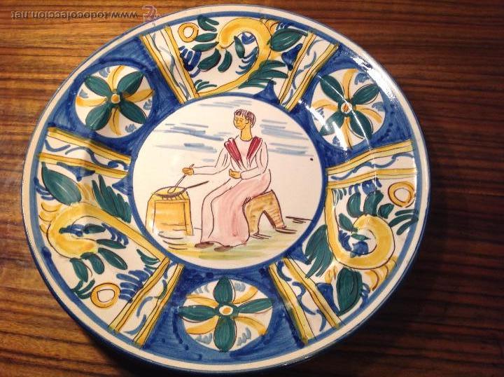 Antig&uuml;edades: PLATO DE MANISES PERSONAJE - Foto 1