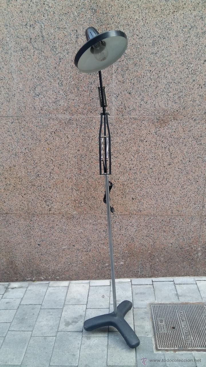 Antig&uuml;edades: LAMPARA FASE, BASE CON RUEDAS. - Foto 2