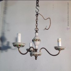 Antigüedades: LAMPARA DE PORCELANA Y LATON TRES LUCES. Lote 54912351