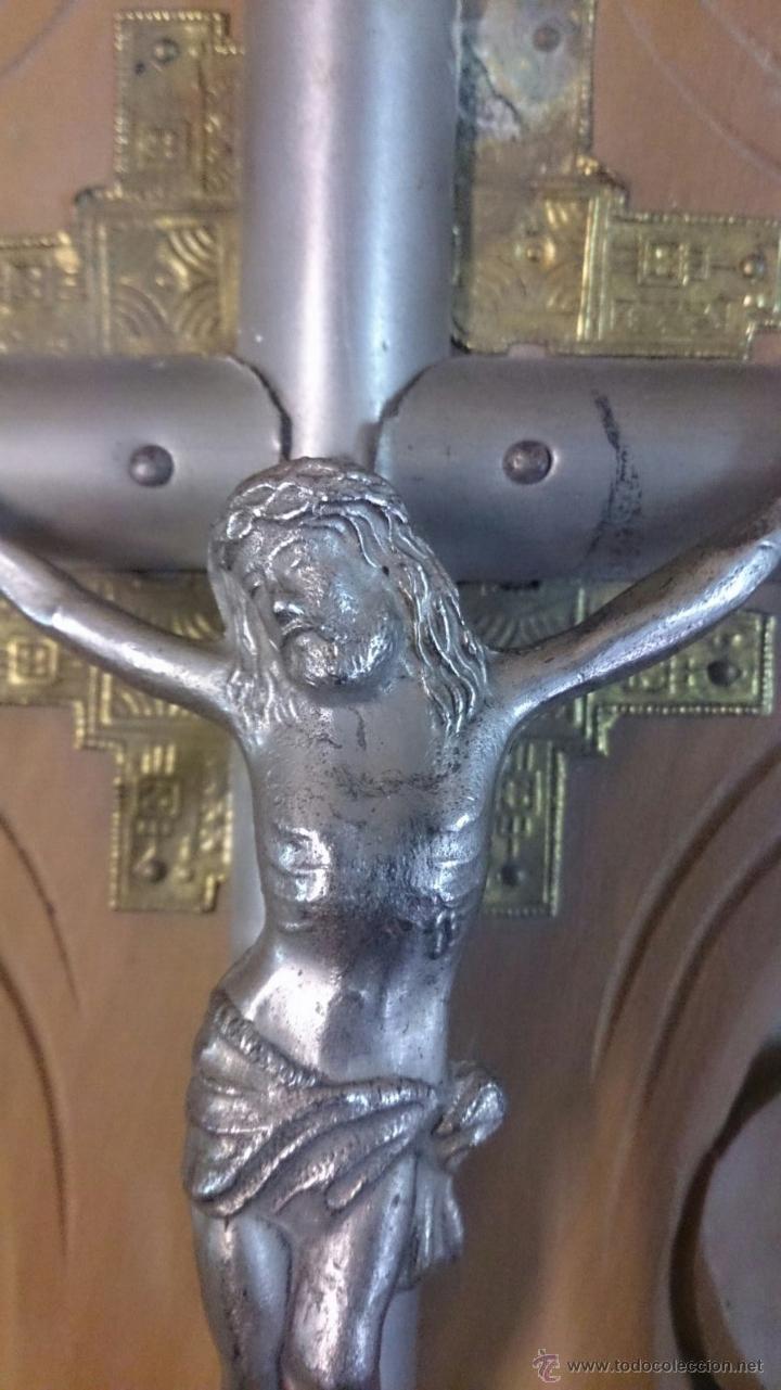 Antig&uuml;edades: Cruz de madera con cristo en metal - Foto 3