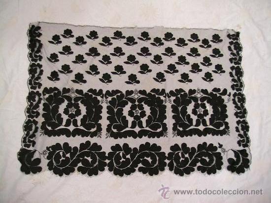 Antig&uuml;edades: MANTILLA N-7 DE ENCAJE DE GRANADA - Foto 1