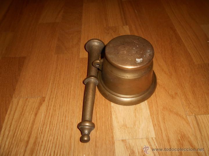 Antig&uuml;edades: ALMIREZ SIMPLE EN BRONCE CON MANO PATINA SIGLO XIX B.E. - Foto 4