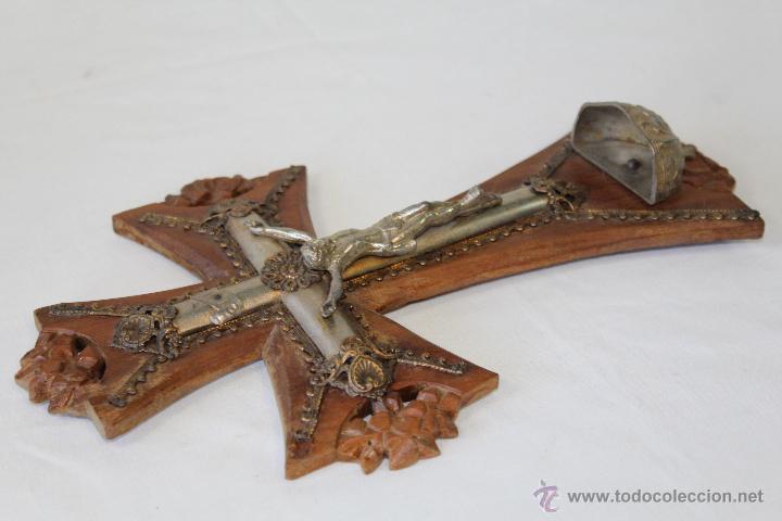 Antig&uuml;edades: CRUZ CON BENDITERA EN METAL Y MADERA DE ARCE - Foto 6