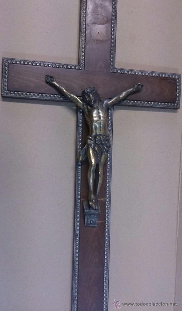 Antig&uuml;edades: Cruz en madera con cristo en bronce - Foto 1