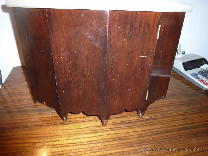Antig&uuml;edades: RINCONERA DE MADERA CON PUERTA PARA COLGAR - Foto 1