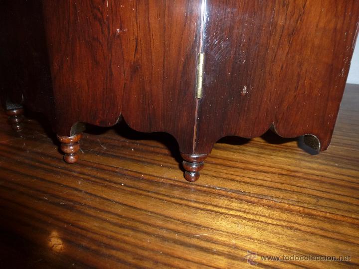 Antig&uuml;edades: RINCONERA DE MADERA CON PUERTA PARA COLGAR - Foto 3