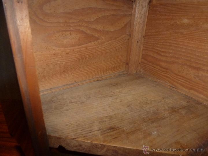 Antig&uuml;edades: RINCONERA DE MADERA CON PUERTA PARA COLGAR - Foto 8