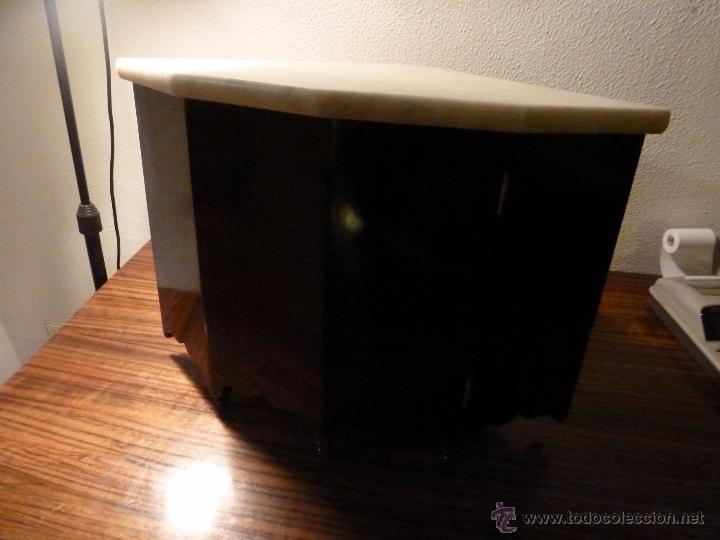 Antig&uuml;edades: RINCONERA DE MADERA CON PUERTA PARA COLGAR - Foto 17
