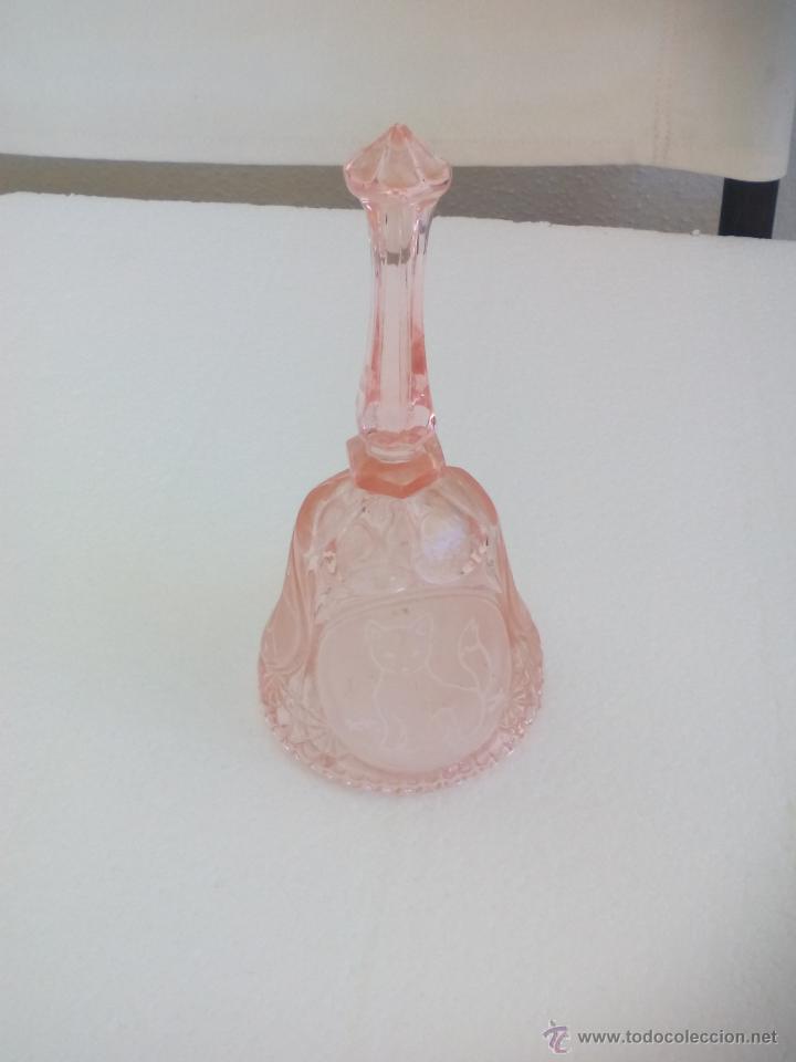 Oggetti Antichi: Campana  de cristal rosa decorada con gatos