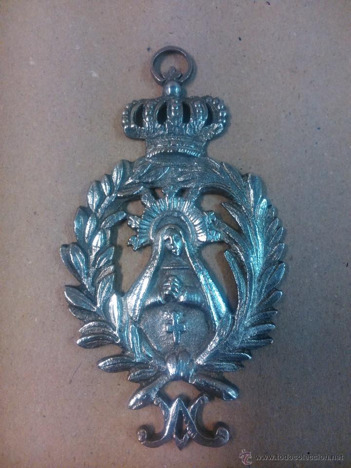 Antig&uuml;edades: Medalla de cuna con Virgen con Ni&ntilde;o - Foto 1