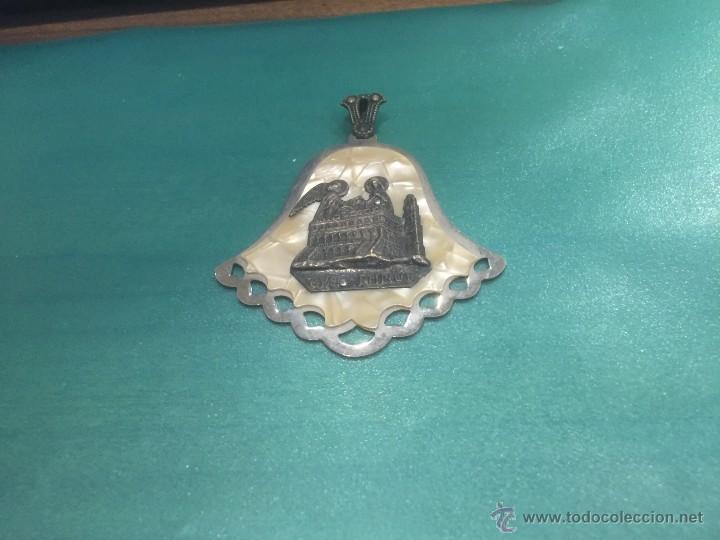 Antig&uuml;edades: antigua medalla de nacar - Foto 1