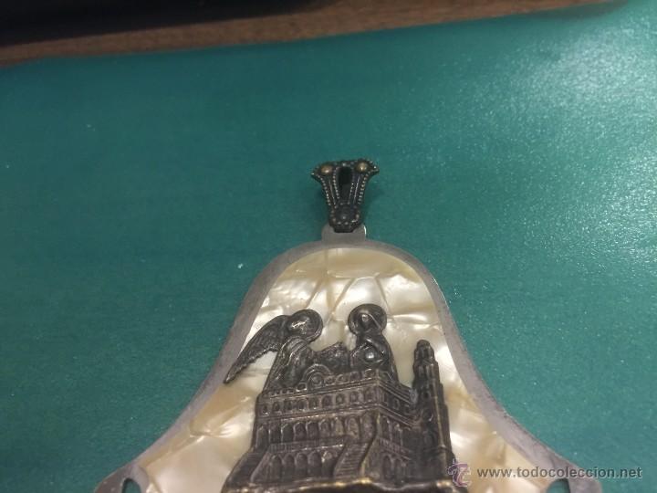 Antig&uuml;edades: antigua medalla de nacar - Foto 3
