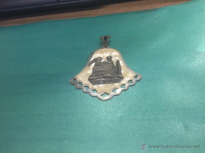 Antig&uuml;edades: antigua medalla de nacar - Foto 6