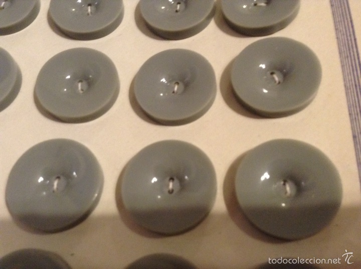 Antig&uuml;edades: Botones de pasta grises 2 cm - Foto 3