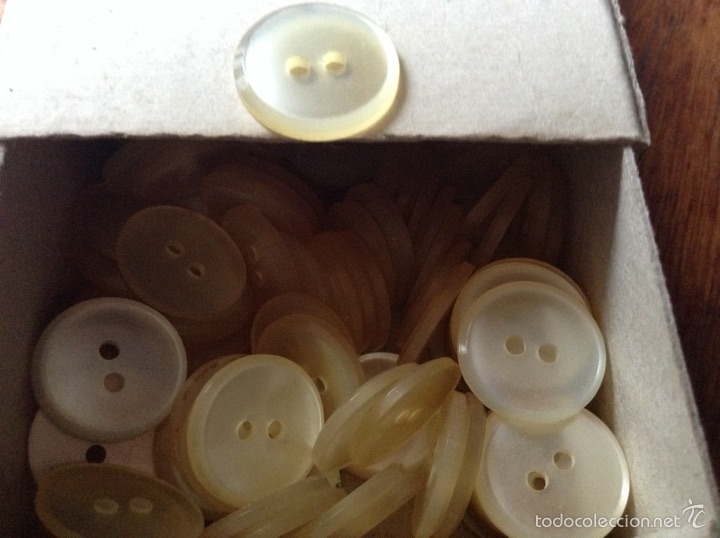 Antig&uuml;edades: Botones pasta 1.5 cm - Foto 2