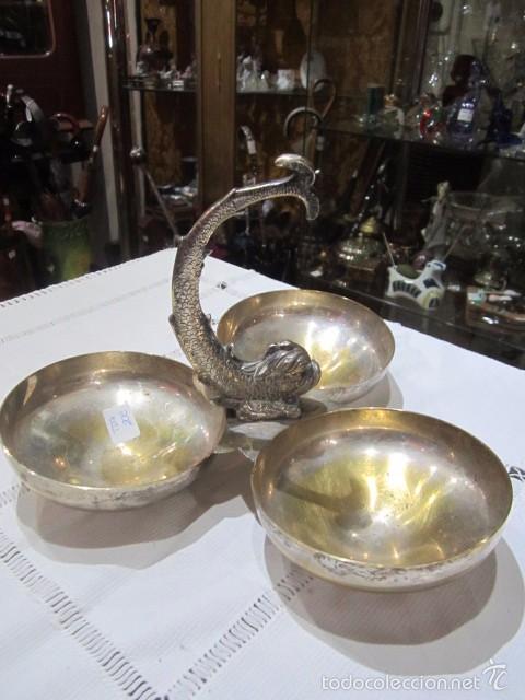 Oggetti Antichi: Aperitivera de metal plateado. 11 cms. di&aacute;metro cada cuenco x 17 cms. altura.