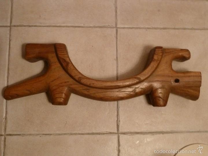Antig&uuml;edades: yugo de madera restaurado a la cera - Foto 3