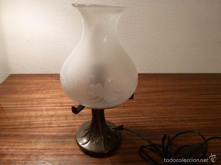 Antig&uuml;edades: lAMPARA DE SOBREMESA CON TULIPA - Foto 1