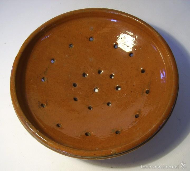 Antig&uuml;edades: PLATO  ESCURRIDOR  DE  TERRISSA  CATALANA - Foto 1