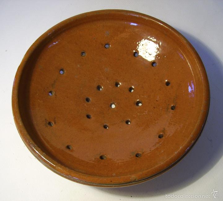 Antig&uuml;edades: PLATO  ESCURRIDOR  DE  TERRISSA  CATALANA - Foto 2