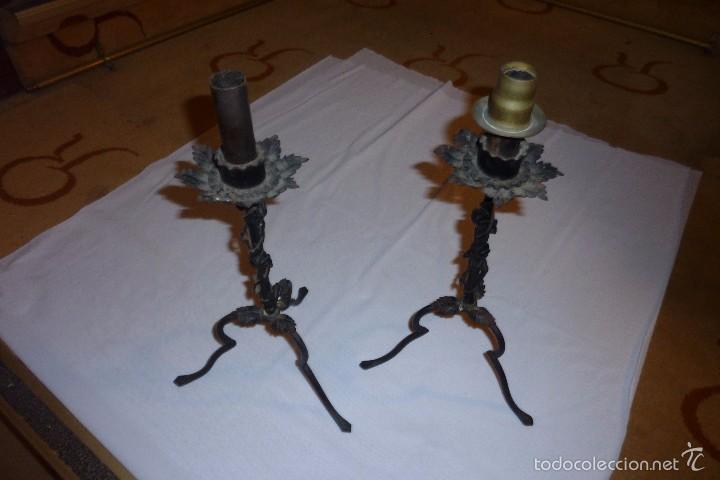 Antig&uuml;edades: Pareja de portavelas/candelabros. - Foto 2