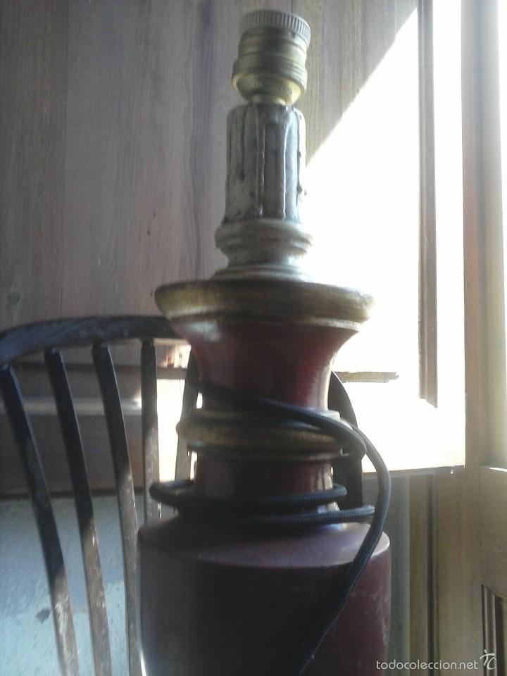 Antig&uuml;edades: LAMPARA DE MESA , DE MADERA . - Foto 1