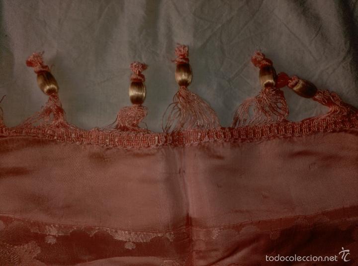 Antig&uuml;edades: Colcha de raso adamascada rosa fleco madera - Foto 13
