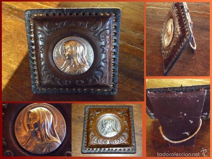 Antig&uuml;edades: MEDALLA DE PLATA EN MARCO DE CUERO REPUJADO - Foto 2