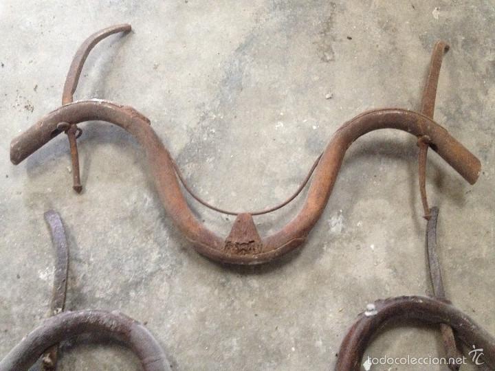 Antig&uuml;edades: YUGOS DE HIERRO LOTE DE DOS - Foto 13