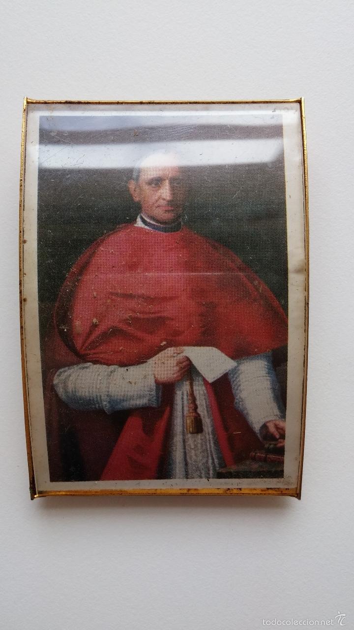 Antig&uuml;edades: Retrato con marco de papa de epoca de 8,5 x 5,8 cms cms - Foto 3