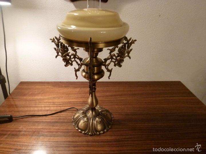 Antig&uuml;edades: lampara de sobremesa de bronce con tulipa marron - Foto 1