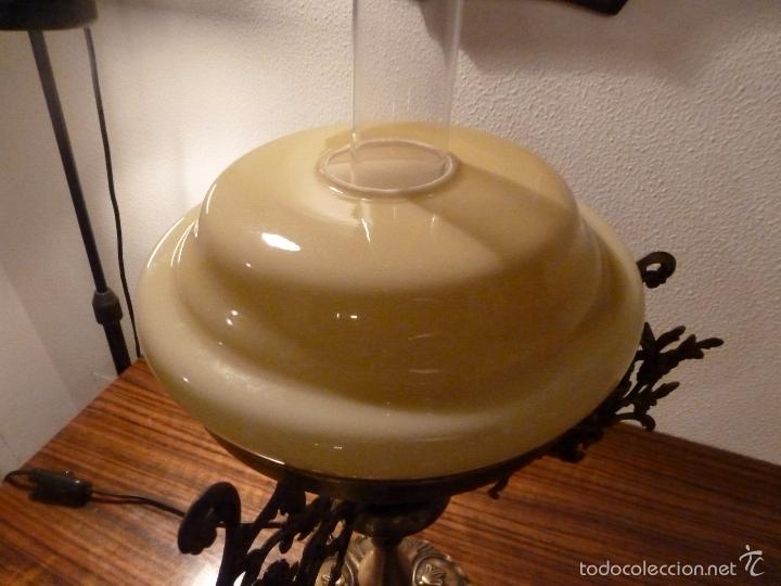 Antig&uuml;edades: lampara de sobremesa de bronce con tulipa marron - Foto 10