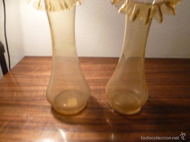 Antig&uuml;edades: dos jarrones de cristal amarillo - Foto 2