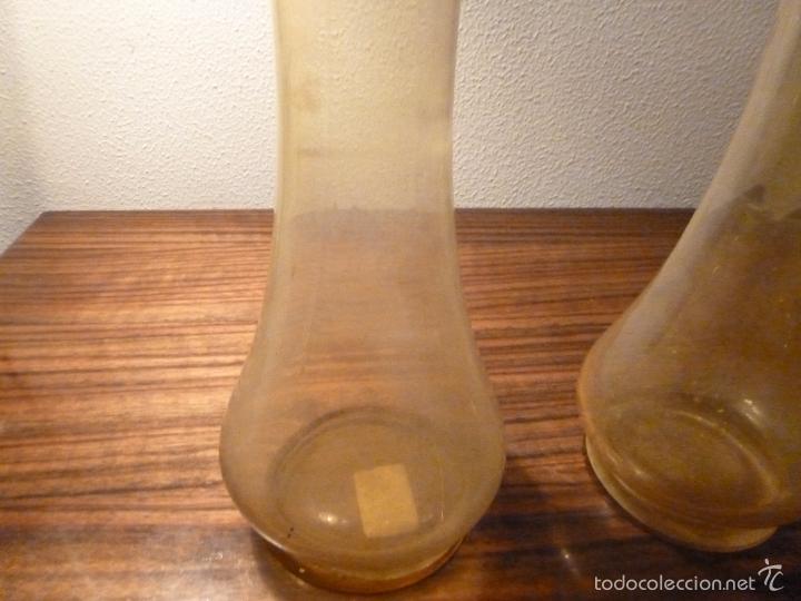 Antig&uuml;edades: dos jarrones de cristal amarillo - Foto 5