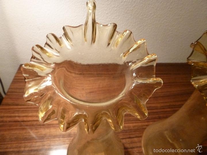 Antig&uuml;edades: dos jarrones de cristal amarillo - Foto 6