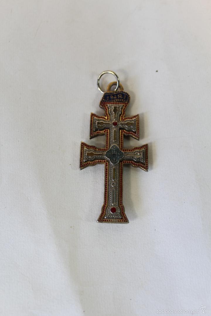 Antig&uuml;edades: cruz de caravaca en metal - Foto 2