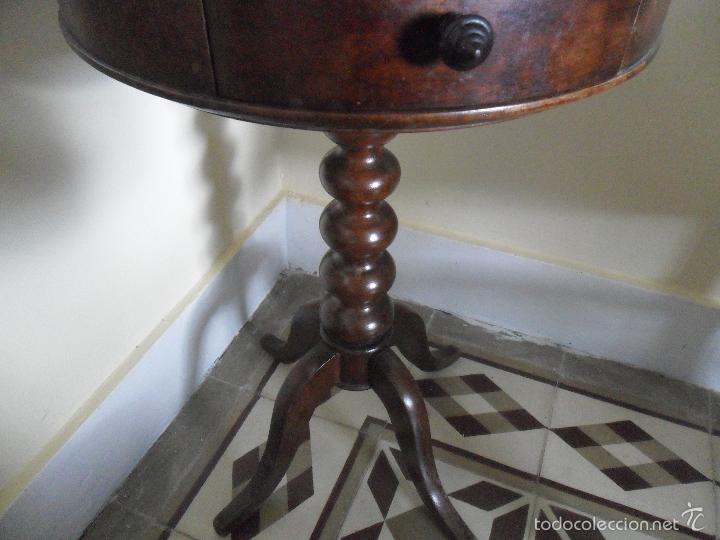 Antig&uuml;edades: MESA AUXILIAR REDONDA CON CAJON - Foto 3