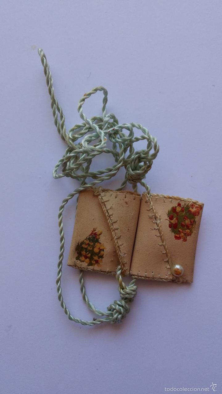 Antig&uuml;edades: Excapulario  de 2 x 1,5 cms - Foto 1