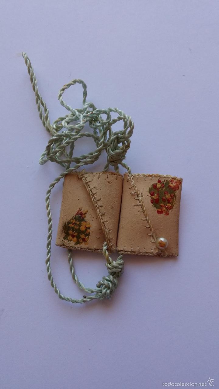 Antig&uuml;edades: Excapulario  de 2 x 1,5 cms - Foto 3
