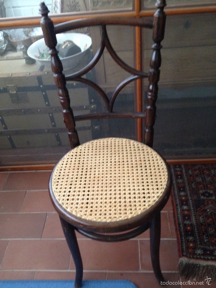 Antig&uuml;edades: Conjunto sof&aacute; y 4 sillas tipo Thonet - Foto 2