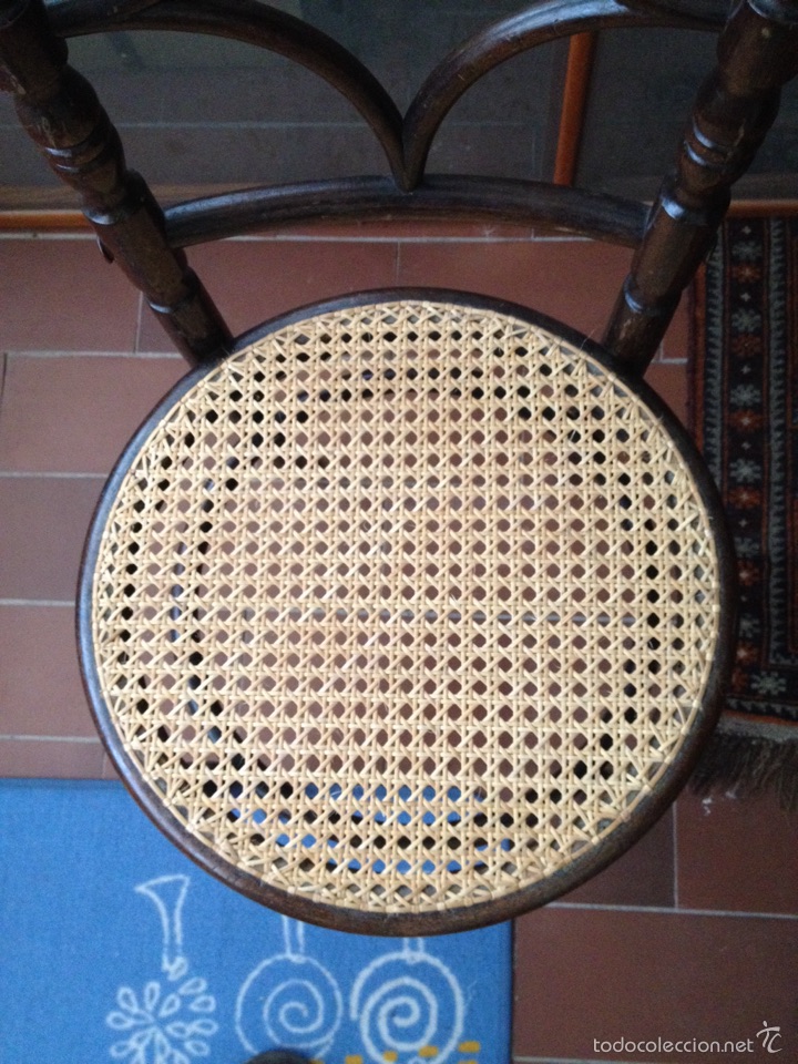 Antig&uuml;edades: Conjunto sof&aacute; y 4 sillas tipo Thonet - Foto 3