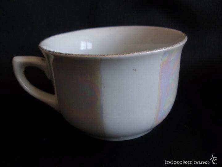 Antiquit&auml;ten: TAZA Y PLATO CAFE DE PORCELANA DE REFLEJOS ANACARADA SIGLO XIX ESPA&Ntilde;A