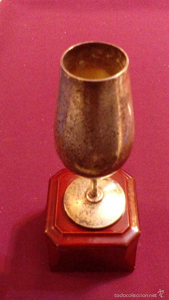 Antiquit&eacute;s: TROFEO CATAVINO DE ALPACA Y MADERA