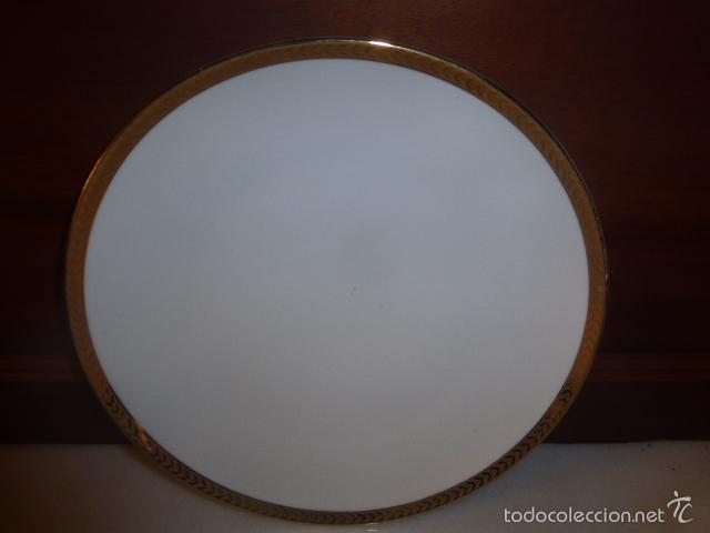 Antig&uuml;edades: PLATO DE PORCELANA CON FILO EN ORO. - Foto 1